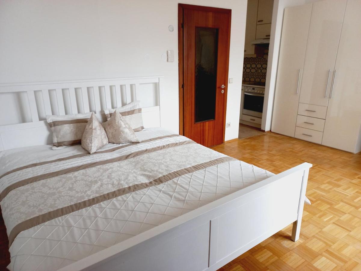 Lora Apartment Клагенфурт Екстериор снимка